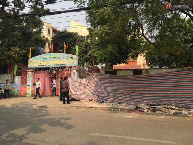 Sập nhà trước cổng trường mầm non ở Hà Nội, 1 người tử vong