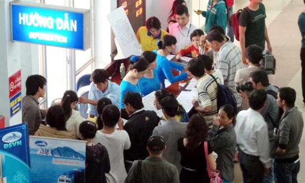Tết đến, công nhân lại lo lắng tìm phương tiện về quê